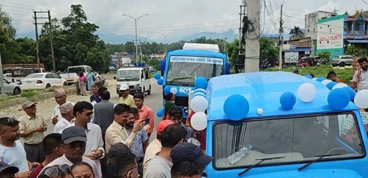 सरकारको ध्यान ‘ब्लु बस’ तिर केन्द्रित भएको भन्दै आलोचना